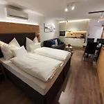 Leontina - With Air Conditioning And Summer Card 아파트