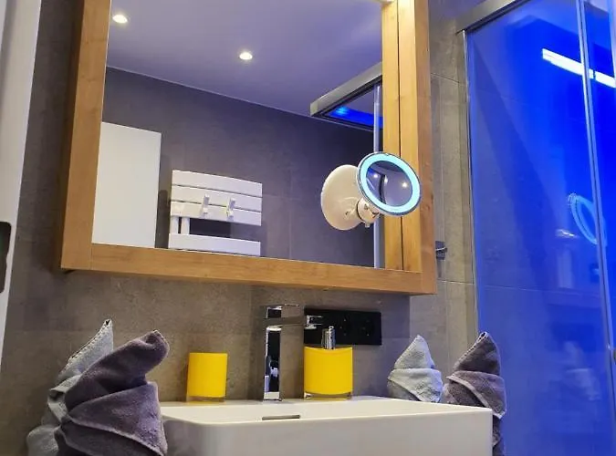 Leontina - With Air Conditioning And Summer Card